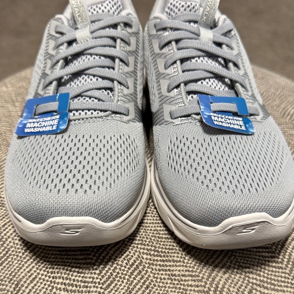 Skechers Go Walk Sneakers - NWT - Picture 5 of 7